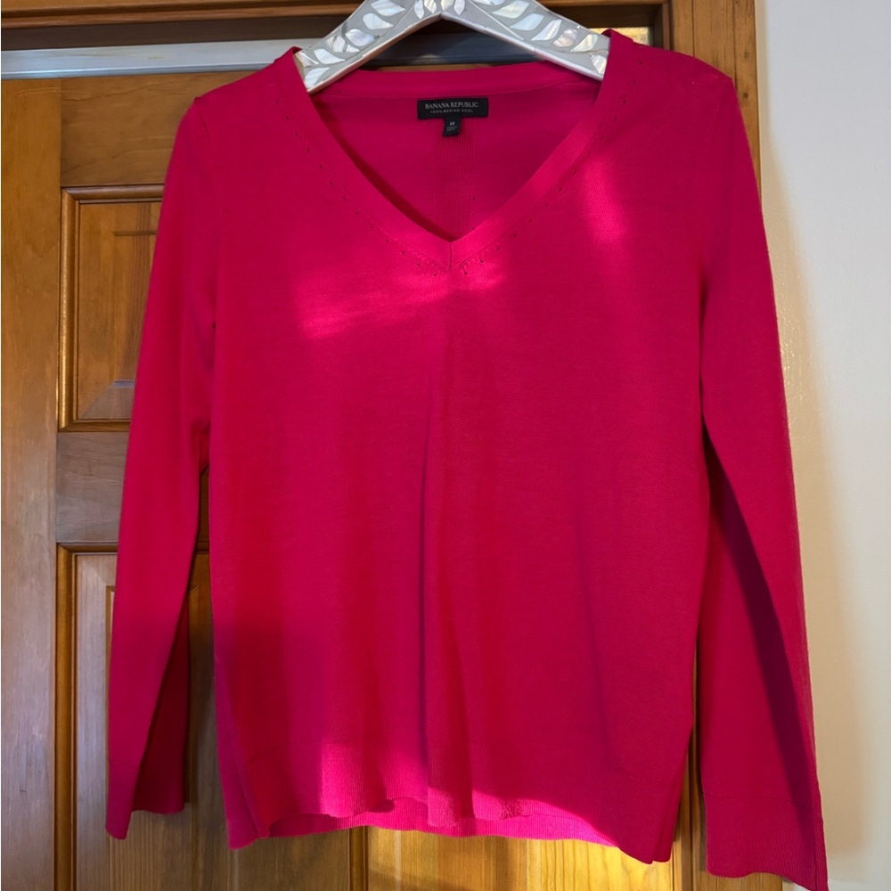Banana Republic Women's V-Neck Sweater 100% Merino Wool